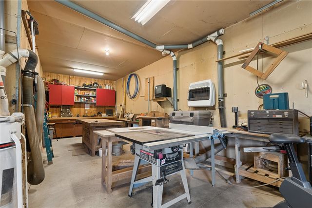 10611 Hawks Haven Road, Cedar Rapids, IA 52411