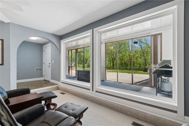 10611 Hawks Haven Road, Cedar Rapids, IA 52411