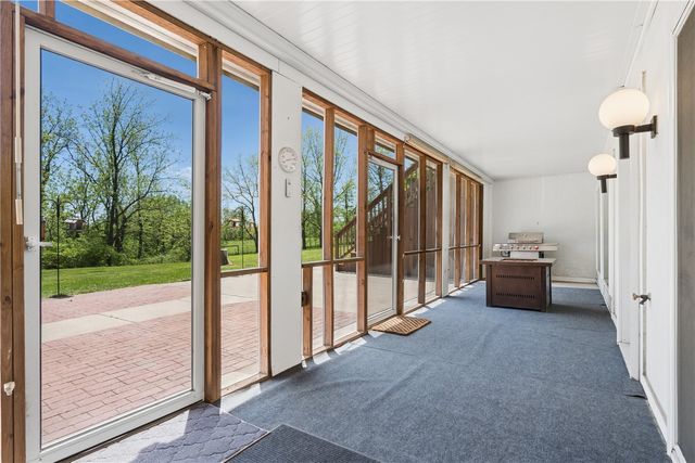 10611 Hawks Haven Road, Cedar Rapids, IA 52411