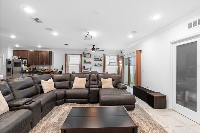 164 E FIESTA KEY LOOP, Deland, FL 32720