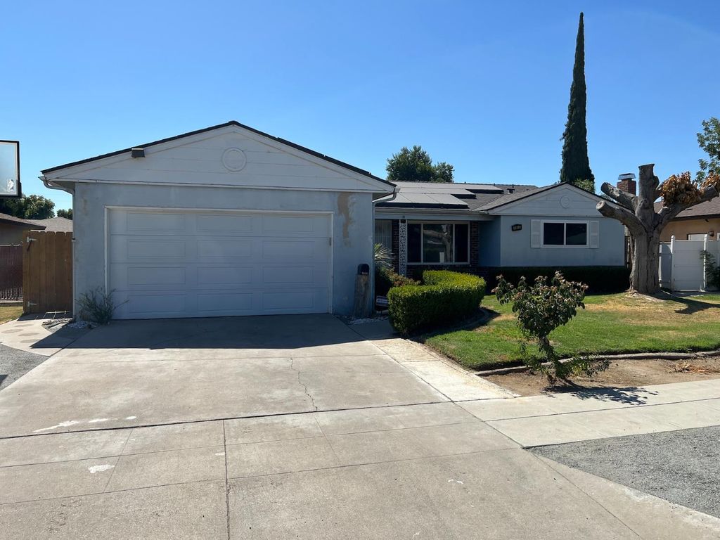 Image 1 of property listing at 4463 N Meridian Avenue, Fresno, CA 93726