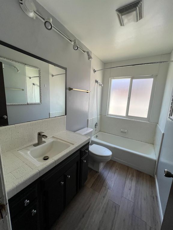 Image 10 of property listing at 4463 N Meridian Avenue, Fresno, CA 93726