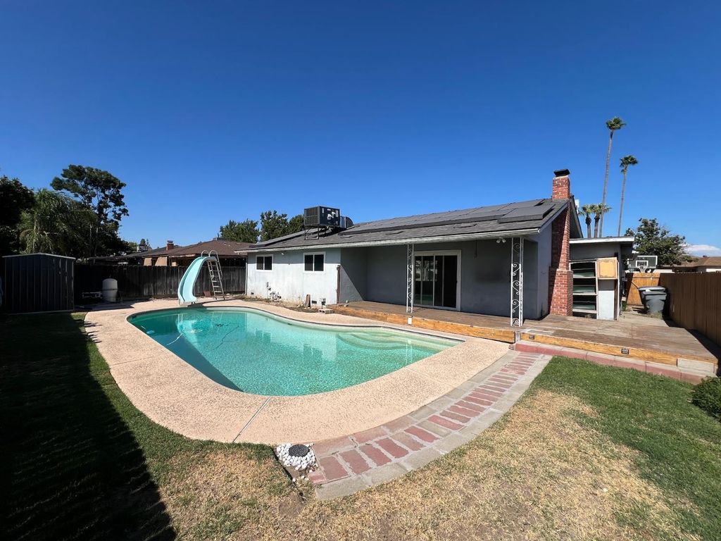 Image 13 of property listing at 4463 N Meridian Avenue, Fresno, CA 93726