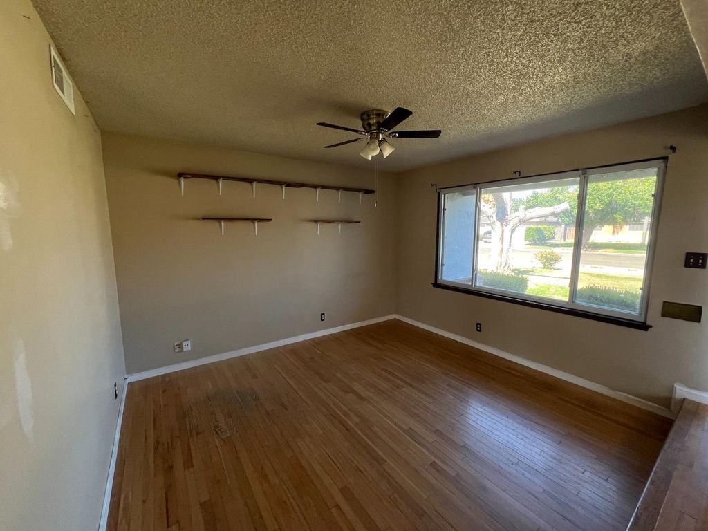 Image 3 of property listing at 4463 N Meridian Avenue, Fresno, CA 93726