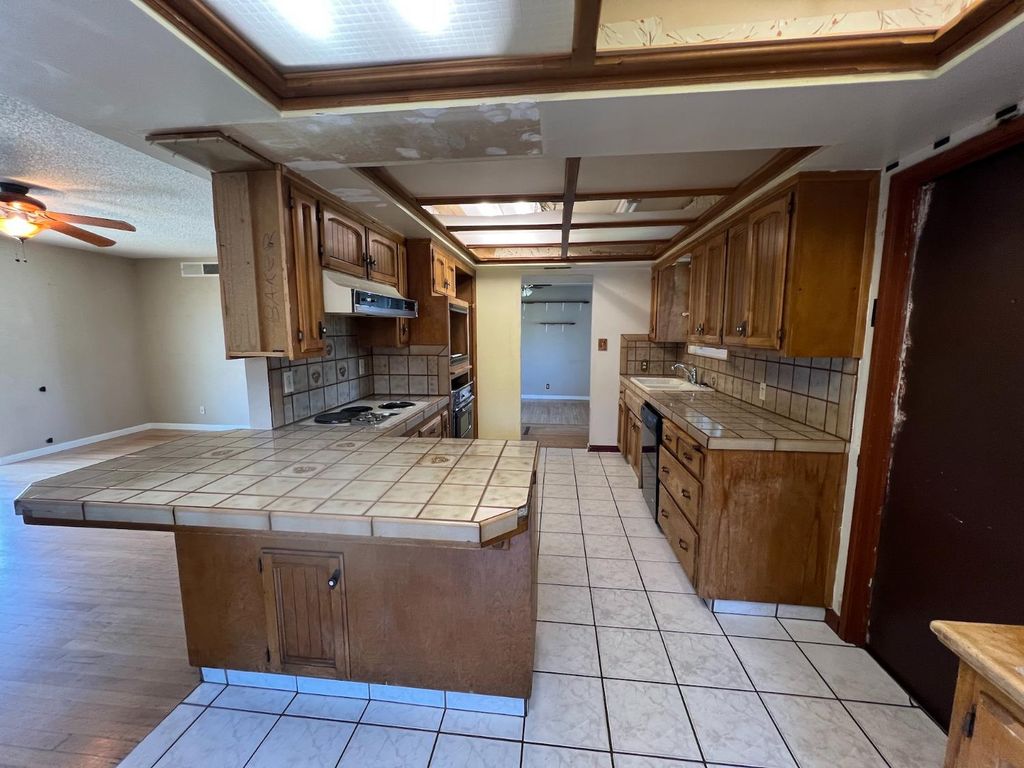 Image 4 of property listing at 4463 N Meridian Avenue, Fresno, CA 93726
