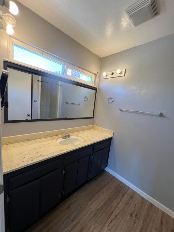 Image 9 of property listing at 4463 N Meridian Avenue, Fresno, CA 93726