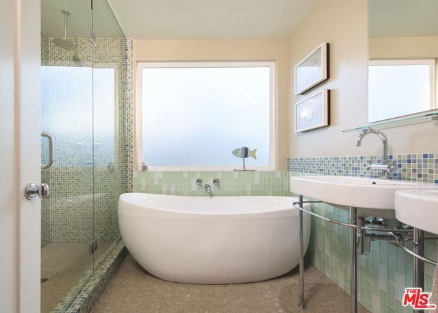 843 Enchanted Way, Pacific Palisades, CA 90272