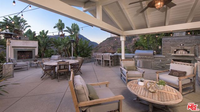 843 Enchanted Way, Pacific Palisades, CA 90272