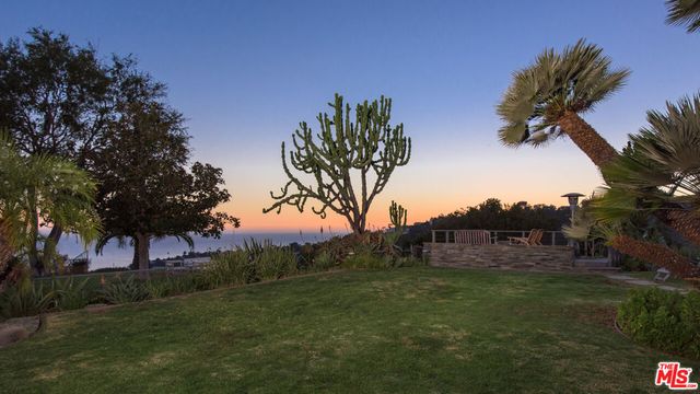 843 Enchanted Way, Pacific Palisades, CA 90272