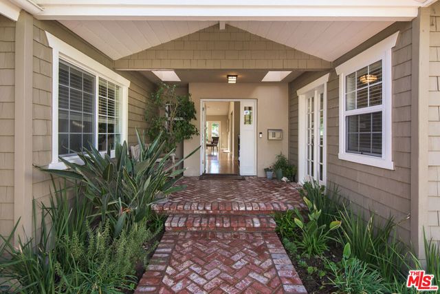 843 Enchanted Way, Pacific Palisades, CA 90272