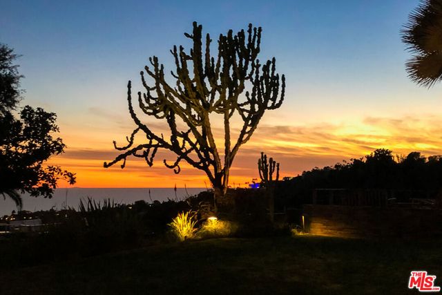 843 Enchanted Way, Pacific Palisades, CA 90272