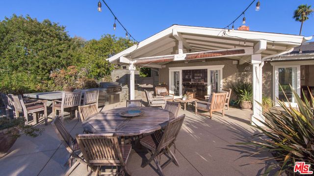 843 Enchanted Way, Pacific Palisades, CA 90272
