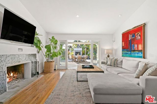 843 Enchanted Way, Pacific Palisades, CA 90272