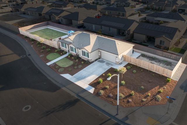 3125 Seymour Street, Tulare, CA 93274