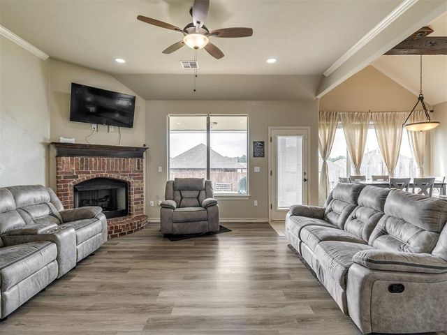 20764 Frontier Place, Harrah, OK 73045