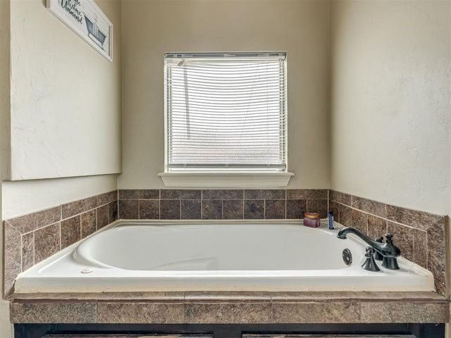 20764 Frontier Place, Harrah, OK 73045