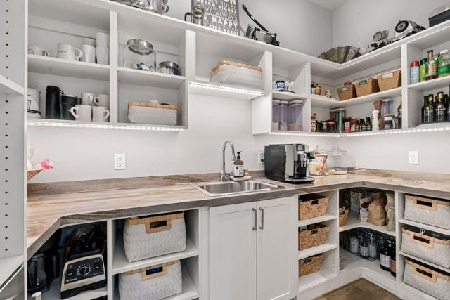 2735 Deer Run Trail E, Orono, MN 55356