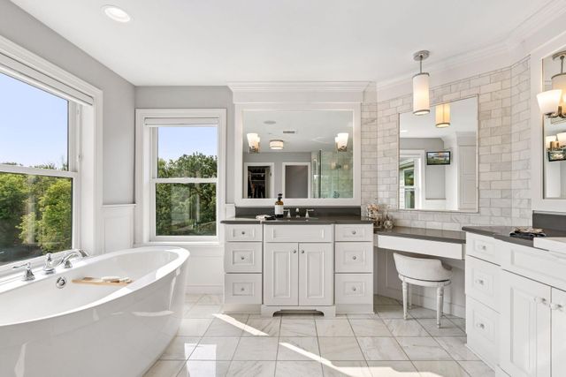 2735 Deer Run Trail E, Orono, MN 55356