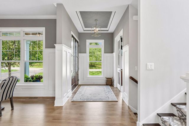 2735 Deer Run Trail E, Orono, MN 55356