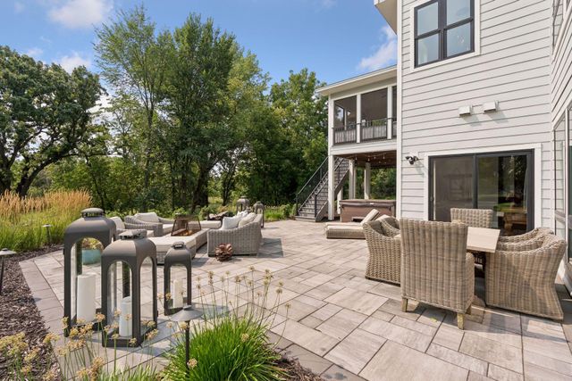 2735 Deer Run Trail E, Orono, MN 55356