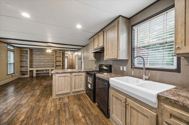 15443 Forest Drive, Montgomery, TX 77356