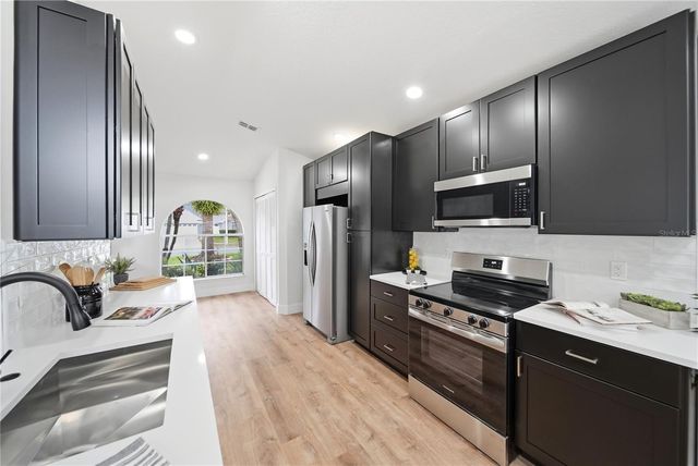476 QUEENSBRIDGE DRIVE, Lake Mary, FL 32746