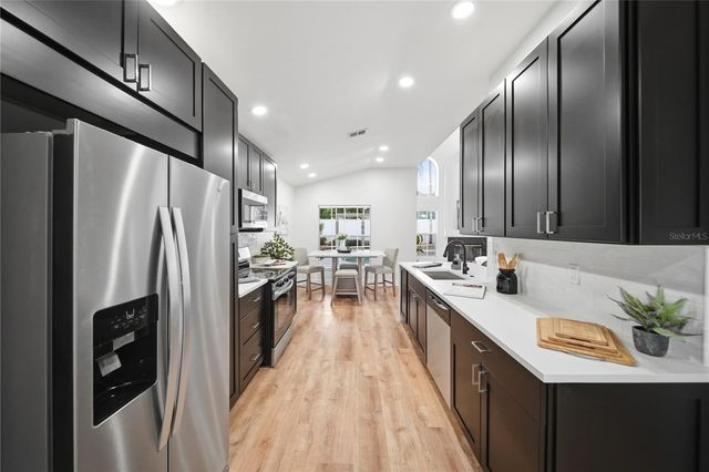 476 QUEENSBRIDGE DRIVE, Lake Mary, FL 32746
