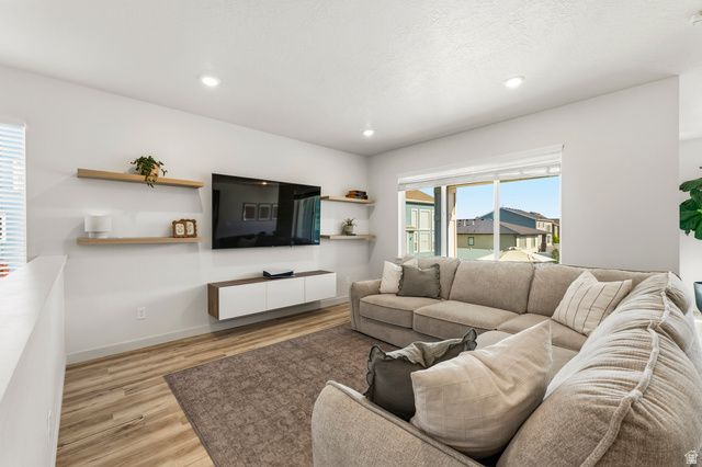 236 W PRICKLY PEAR DR, Saratoga Springs, UT 84045