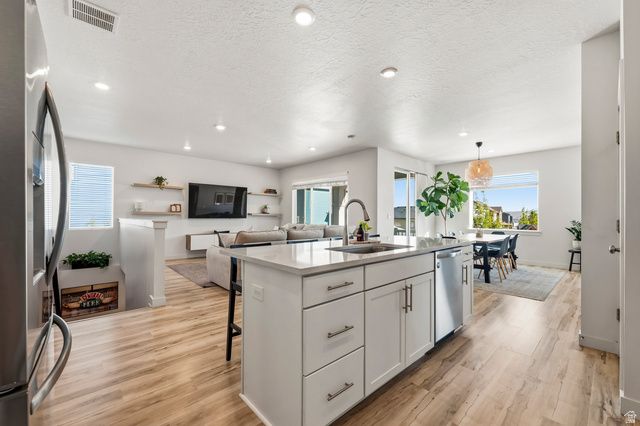 236 W PRICKLY PEAR DR, Saratoga Springs, UT 84045