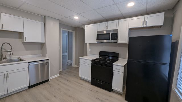 618 Douglas Court, Davenport, IA 52803