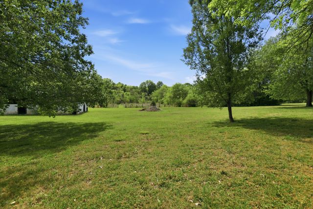 826 Old Rome Pike, Lebanon, TN 37087