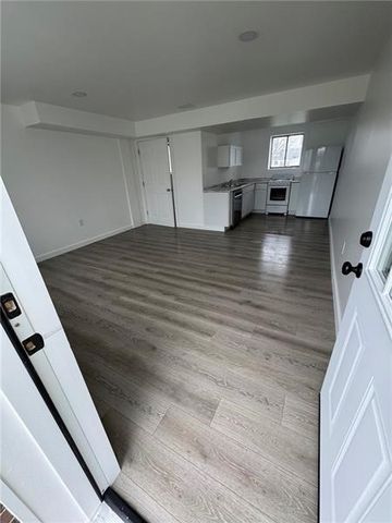 216 E Jackson St, Houston, PA 15342