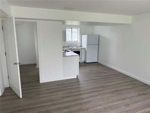 216 E Jackson St, Houston, PA 15342
