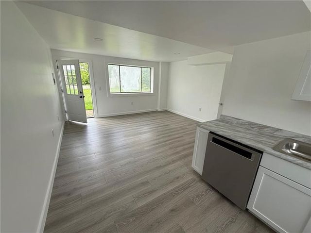 216 E Jackson St, Houston, PA 15342