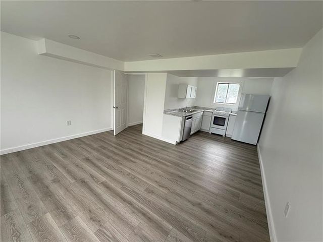 216 E Jackson St, Houston, PA 15342