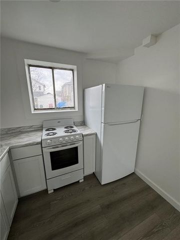 216 E Jackson St, Houston, PA 15342