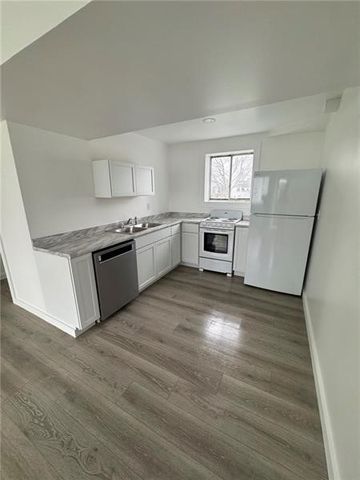216 E Jackson St, Houston, PA 15342