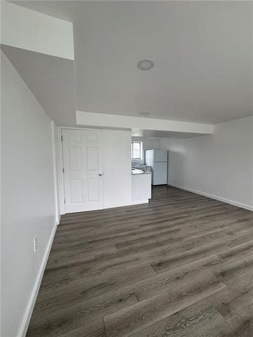 216 E Jackson St, Houston, PA 15342