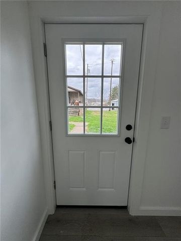 216 E Jackson St, Houston, PA 15342
