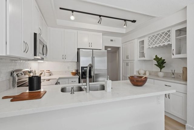 8067 Caminito Mallorca, La Jolla, CA 92037