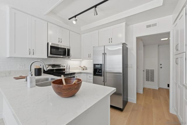 8067 Caminito Mallorca, La Jolla, CA 92037