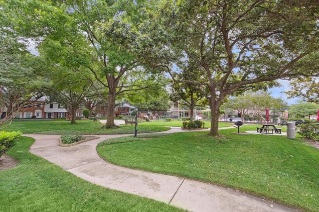 6434 Burgoyne Road 109, Houston, TX 77057