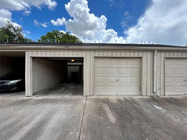 6434 Burgoyne Road 109, Houston, TX 77057