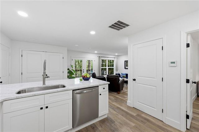 6995 Lakeside Place, Gainesville, GA 30506