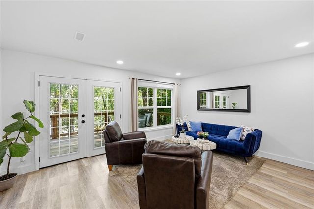 6995 Lakeside Place, Gainesville, GA 30506