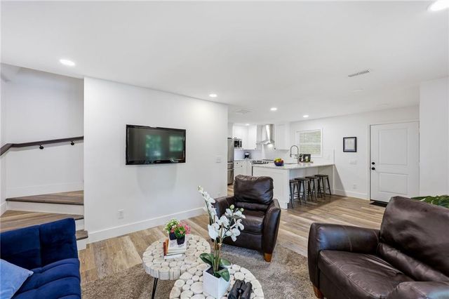 6995 Lakeside Place, Gainesville, GA 30506