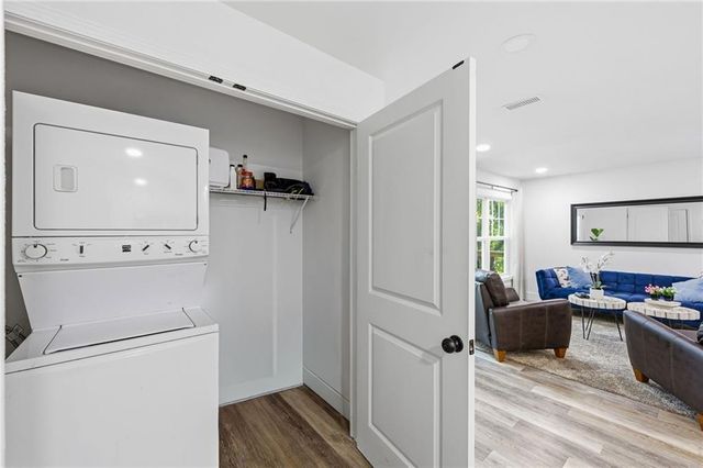 6995 Lakeside Place, Gainesville, GA 30506
