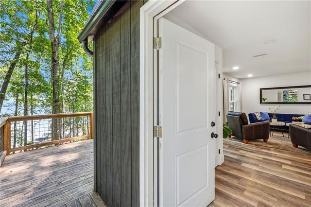 6995 Lakeside Place, Gainesville, GA 30506