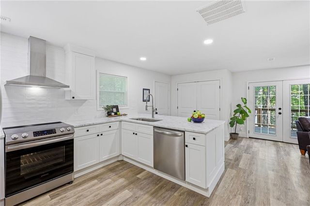 6995 Lakeside Place, Gainesville, GA 30506