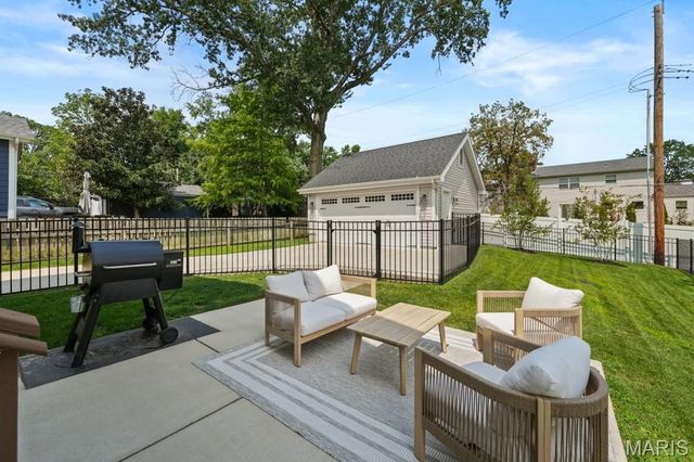 865 Fuhrmann Terrace, Glendale, MO 63122